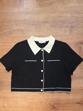 Black Short-Sleeve Button-Down Top with Cream Collar